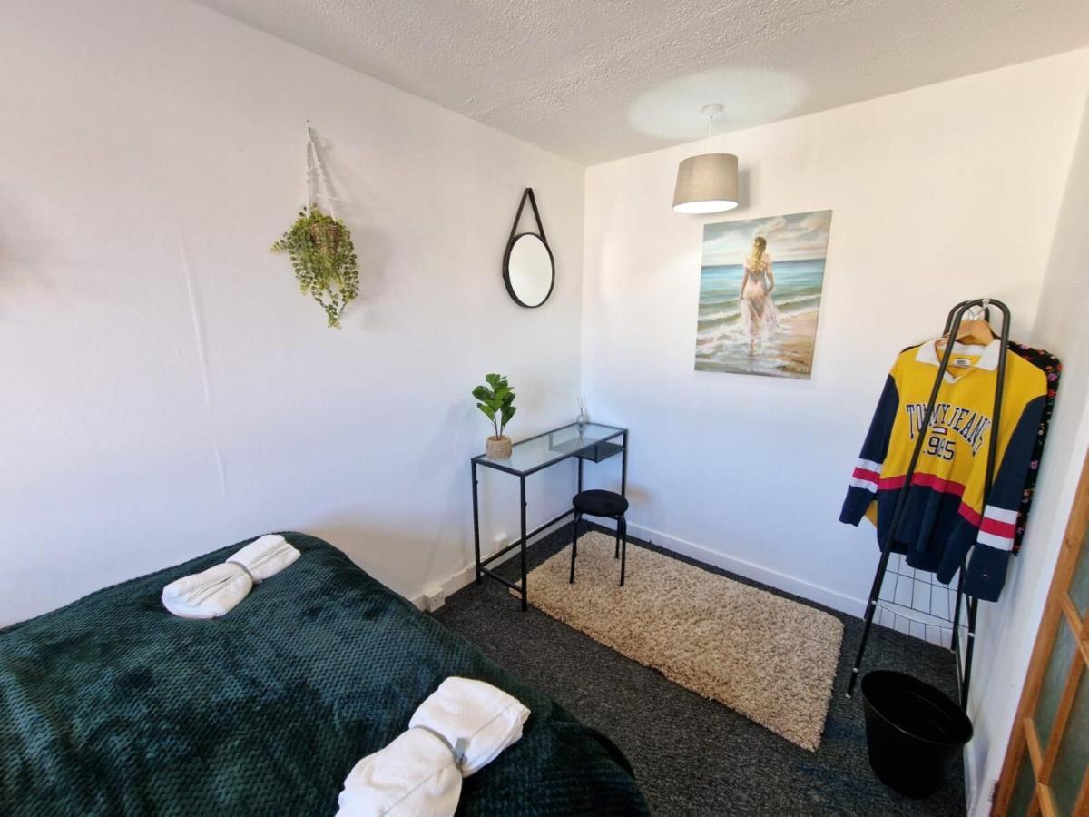 Spacious & Comfy Home- Very Close To Nec Birmingham ,Hs2 & Airport- Perfect For Contractors & Groups- Free Parking & Fast Wifi Marston Green Εξωτερικό φωτογραφία